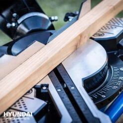 Hyundai 56256 Radiaal Afkortzaag - 1800W - 305mm (2x 45°) 16 Hyundai 56256 Radiaal Afkortzaag - 1800W - 305mm (2x 45°) -Gereedschapswinkel 34b36f3dfa9f30105af1f156f2fd9d05