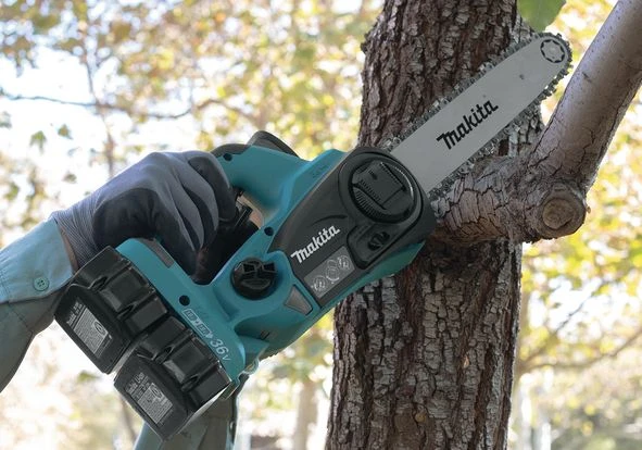 Makita DUC302Z 36V (2x 18V) Li-Ion Accu Kettingzaag Body - 300mm 3 Makita DUC302Z 36V (2x 18V) Li-Ion Accu Kettingzaag Body - 300mm - Afbeelding 3