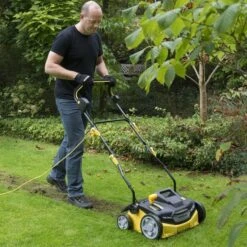 Powerplus POWXG7516 Verticuteerder / Verluchter - 1800W - 360mm 7 Powerplus POWXG7516 Verticuteerder / Verluchter - 1800W - 360mm -Gereedschapswinkel 67e1451dc41420a45d1ea852c07f7875