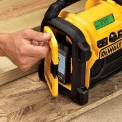 DeWalt DCR020 10.8-18V Li-Ion Accu Bouwradio - DAB+ - Werkt Op Netstroom & Accu - DCR020-QW -Gereedschapswinkel 8ac1f5763676737a067aca0fb4050ca7